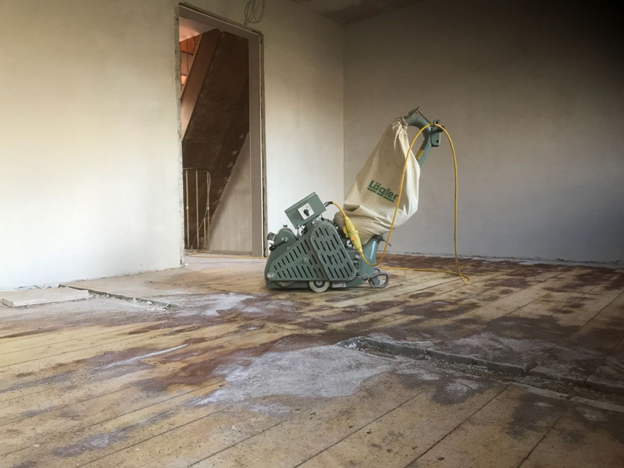 Dielen mit Ochsenblut sanieren