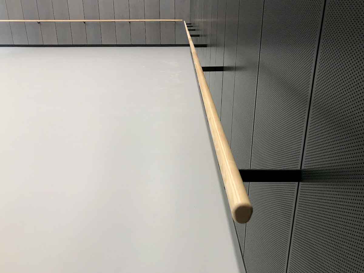 Sanierung, Reinigung und Pflege von Tanzteppichen für die darstellende Kunst und Tanz.